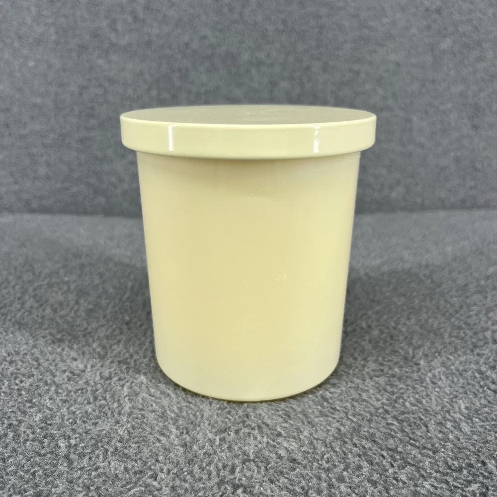 Leoben Co Amber & Saffron Vegan Soy Wax Blend‎ Candle 9 oz beige glass